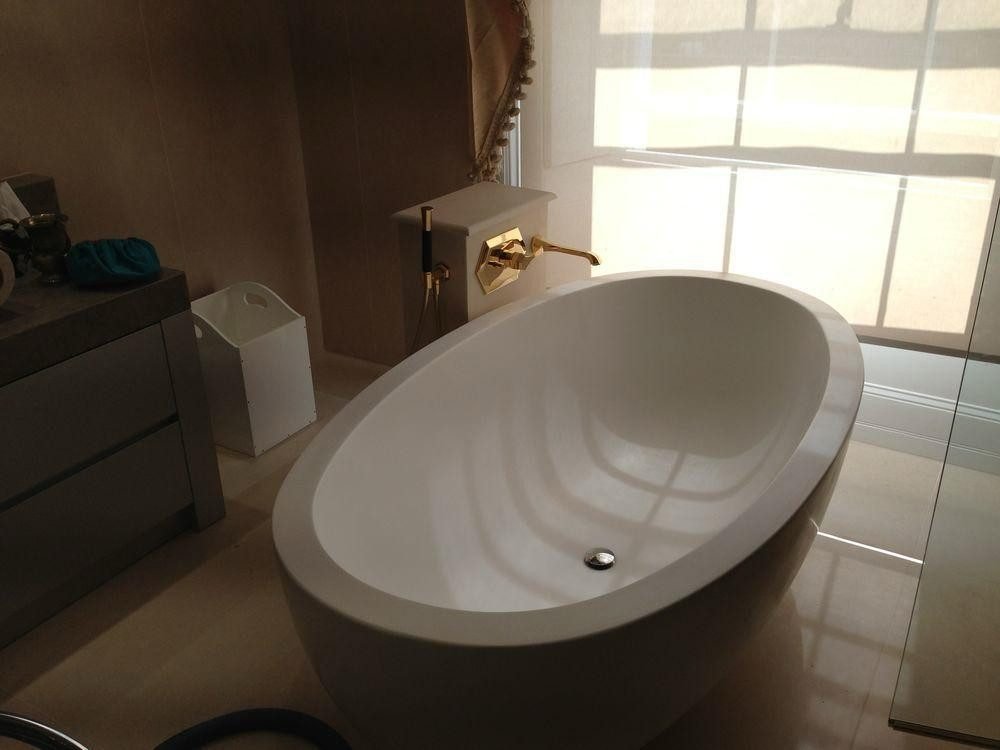 Freestanding bath suite